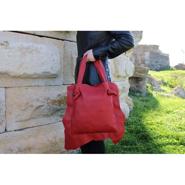 Екстравагантна Асиметрична Дамска Чанта от Еко Кожа цвят червен