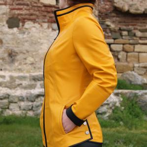 Дамско яке от Агнешка кожа цвят жълто