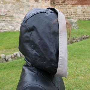 Дамско яке от Агнешка напа с качулка цвят черен, комбиниран с бежово